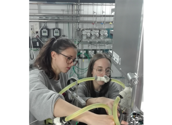 Elena and Eva at Beamtime