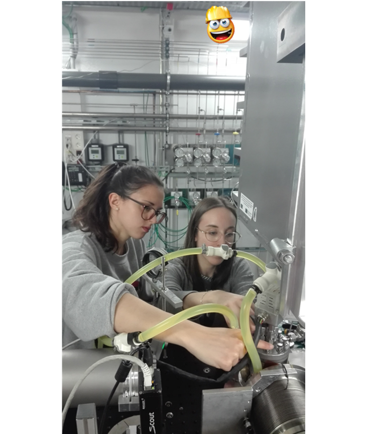 Elena and Eva at Beamtime