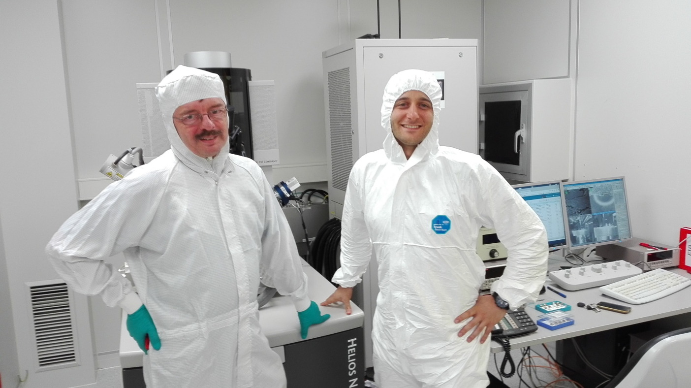 Matthias & Gonzalo at the dual-beam clean room (2016)