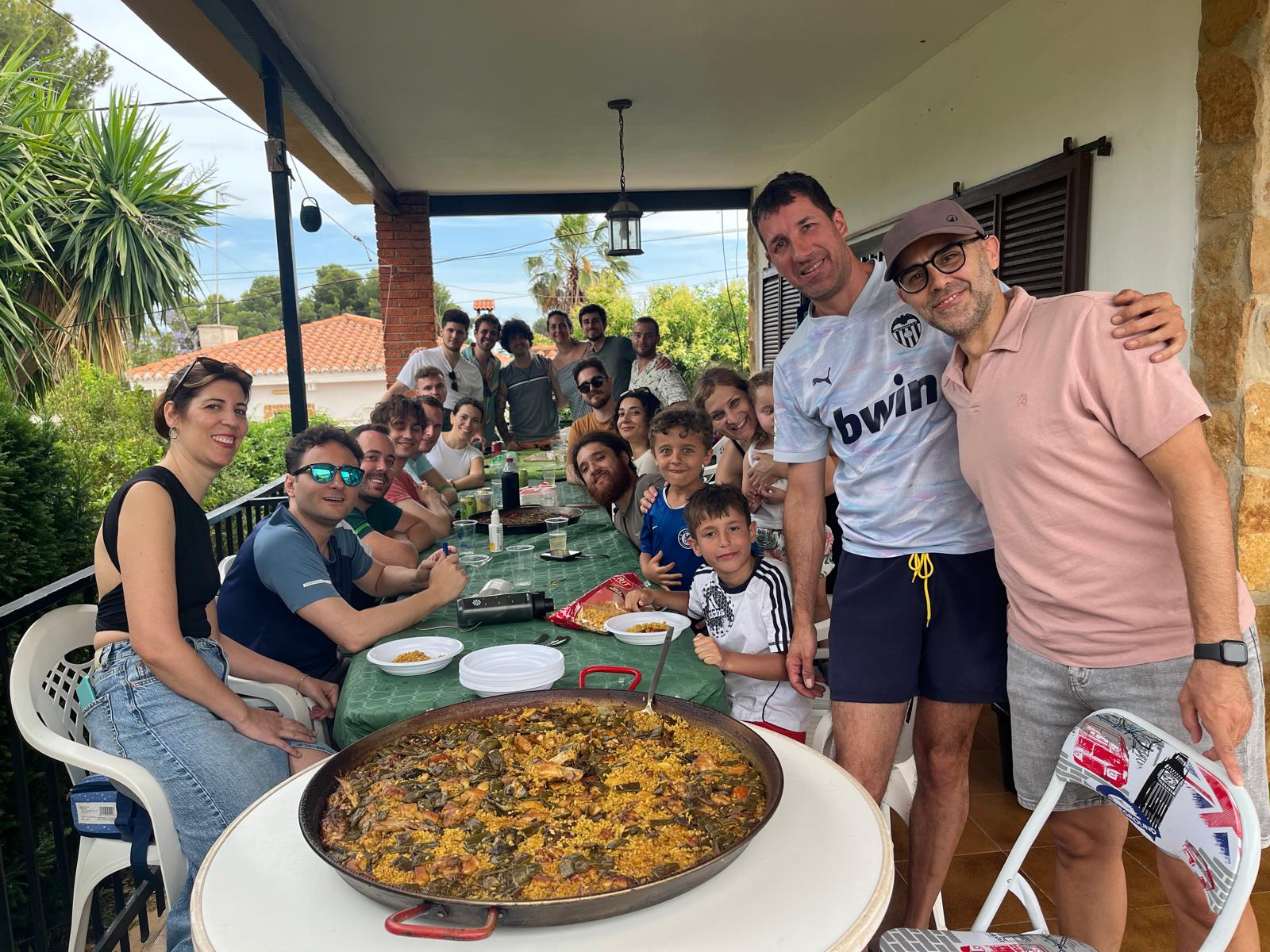 Disfrutando todos juntos de una Paella en Náquera_06-06-26